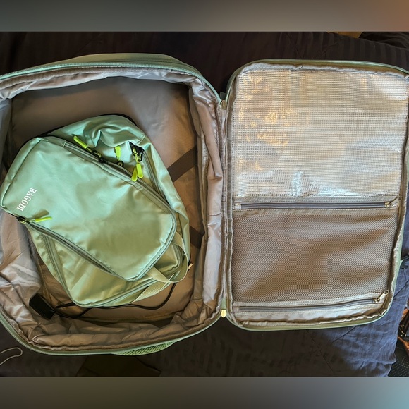 Bagodi Mint Green Carry-on Travel Multi-Pocket Bag - Picture 2 of 4